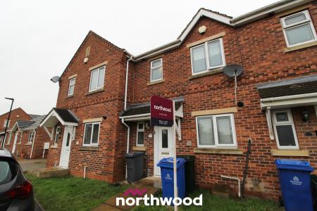 2 bedroom Town house to let in Sunnymede View, Askern, Doncaster, DN6