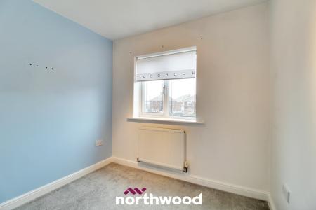 2 bedroom Town house to let in Sunnymede View, Askern, Doncaster, DN6