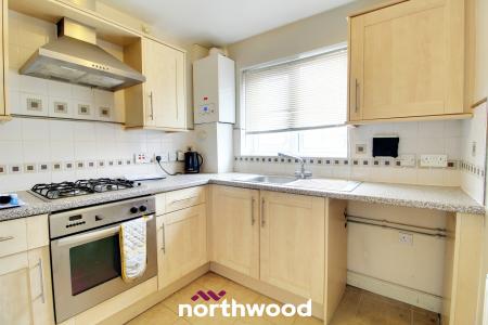 2 bedroom Town house to let in Sunnymede View, Askern, Doncaster, DN6