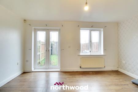 2 bedroom Town house to let in Sunnymede View, Askern, Doncaster, DN6