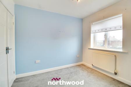 2 bedroom Town house to let in Sunnymede View, Askern, Doncaster, DN6