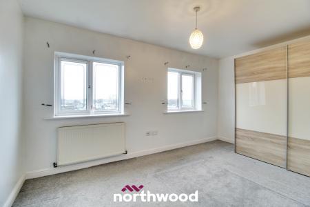 2 bedroom Town house to let in Sunnymede View, Askern, Doncaster, DN6