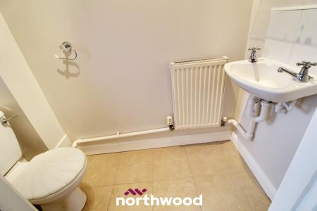 2 bedroom Town house to let in Sunnymede View, Askern, Doncaster, DN6