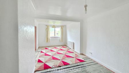 3 bedroom Semi-detached house for sale in Bramworth Road, Hexthorpe, Doncaster, DN4