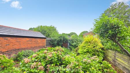 3 bedroom Semi-detached house for sale in Bramworth Road, Hexthorpe, Doncaster, DN4