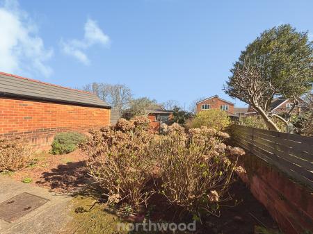 3 bedroom Semi-detached house for sale in Bramworth Road, Hexthorpe, Doncaster, DN4