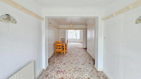 3 bedroom Semi-detached house for sale in Bramworth Road, Hexthorpe, Doncaster, DN4