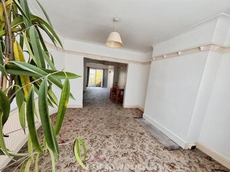 3 bedroom Semi-detached house for sale in Bramworth Road, Hexthorpe, Doncaster, DN4