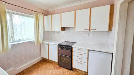 3 bedroom Semi-detached house for sale in Bramworth Road, Hexthorpe, Doncaster, DN4