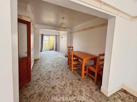 3 bedroom Semi-detached house for sale in Bramworth Road, Hexthorpe, Doncaster, DN4