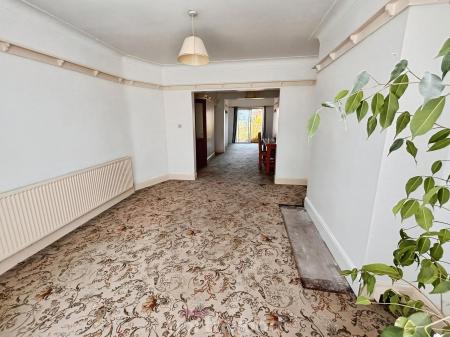 3 bedroom Semi-detached house for sale in Bramworth Road, Hexthorpe, Doncaster, DN4