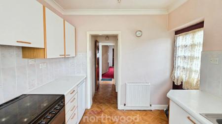 3 bedroom Semi-detached house for sale in Bramworth Road, Hexthorpe, Doncaster, DN4