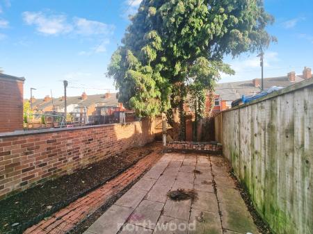 2 bedroom Terraced House to let in Cunningham Road, Hyde Park, Doncaster, DN1