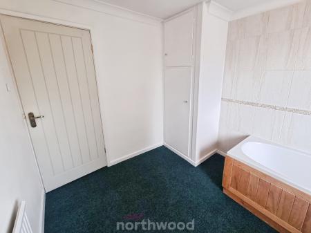 2 bedroom Terraced House to let in Cunningham Road, Hyde Park, Doncaster, DN1