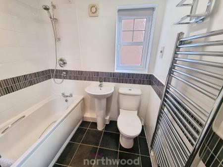 2 bedroom Flat to let in Primrose Place, Bessacarr, Doncaster, DN4