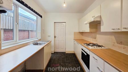 2 bedroom Terraced House to let in Carr View Avenue, Balby, Doncaster, DN4