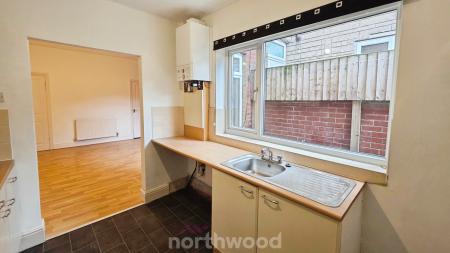 2 bedroom Terraced House to let in Carr View Avenue, Balby, Doncaster, DN4