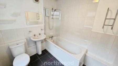 2 bedroom Terraced House to let in Carr View Avenue, Balby, Doncaster, DN4