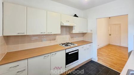 2 bedroom Terraced House to let in Carr View Avenue, Balby, Doncaster, DN4