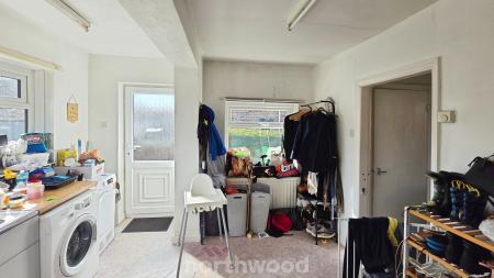 2 bedroom Semi-detached house for sale in Tennyson Avenue, Sprotbrough, Doncaster, DN5