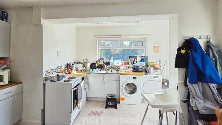 2 bedroom Semi-detached house for sale in Tennyson Avenue, Sprotbrough, Doncaster, DN5