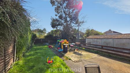2 bedroom Semi-detached house for sale in Tennyson Avenue, Sprotbrough, Doncaster, DN5