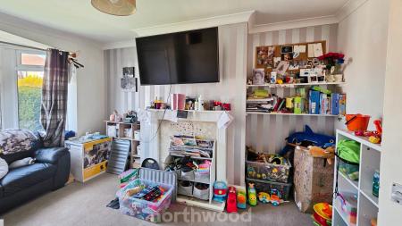 2 bedroom Semi-detached house for sale in Tennyson Avenue, Sprotbrough, Doncaster, DN5