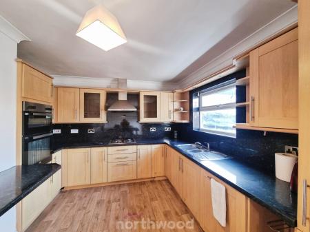 3 bedroom Semi-detached house for sale in Cheviot Drive, Scawthorpe, Doncaster, DN5
