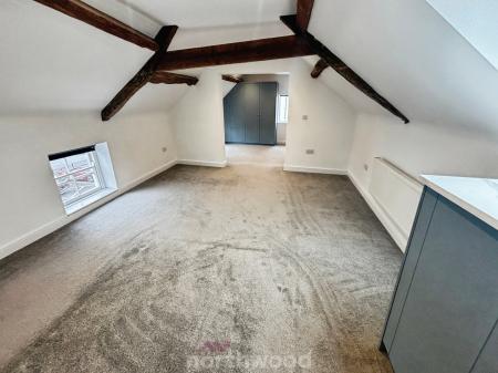 2 bedroom Flat to let in Market Place, Bawtry, Doncaster, DN10