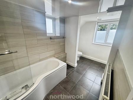 2 bedroom Flat to let in Market Place, Bawtry, Doncaster, DN10