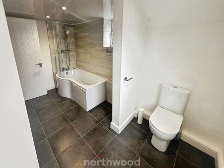 2 bedroom Flat to let in Market Place, Bawtry, Doncaster, DN10