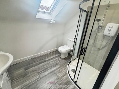 2 bedroom Flat to let in Market Place, Bawtry, Doncaster, DN10