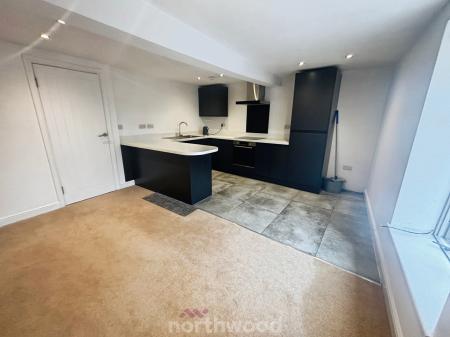 2 bedroom Flat to let in Market Place, Bawtry, Doncaster, DN10