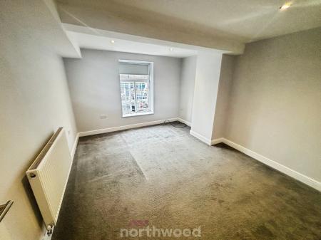 2 bedroom Flat to let in Market Place, Bawtry, Doncaster, DN10