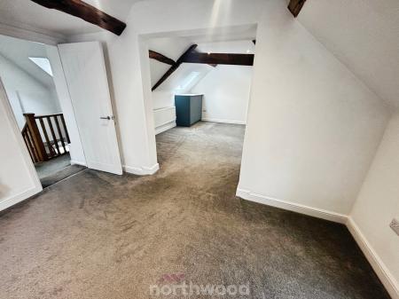 2 bedroom Flat to let in Market Place, Bawtry, Doncaster, DN10