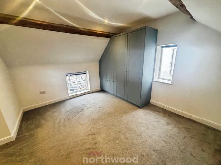 2 bedroom Flat to let in Market Place, Bawtry, Doncaster, DN10