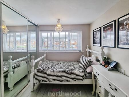 3 bedroom Semi-detached house for sale in Darrington Drive, Warmsworth, Doncaster, DN4