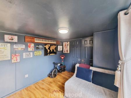 3 bedroom Semi-detached house for sale in Darrington Drive, Warmsworth, Doncaster, DN4