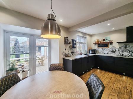 3 bedroom Semi-detached house for sale in Darrington Drive, Warmsworth, Doncaster, DN4