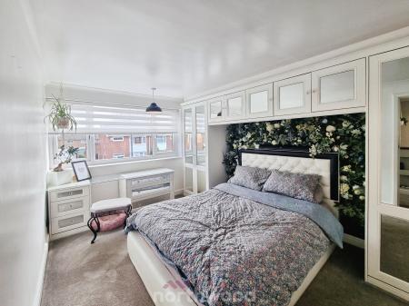 3 bedroom Semi-detached house for sale in Darrington Drive, Warmsworth, Doncaster, DN4