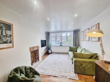 3 bedroom Semi-detached house for sale in Darrington Drive, Warmsworth, Doncaster, DN4