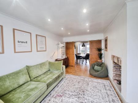 3 bedroom Semi-detached house for sale in Darrington Drive, Warmsworth, Doncaster, DN4