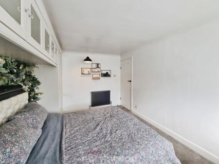 3 bedroom Semi-detached house for sale in Darrington Drive, Warmsworth, Doncaster, DN4