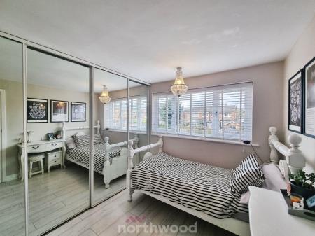 3 bedroom Semi-detached house for sale in Darrington Drive, Warmsworth, Doncaster, DN4