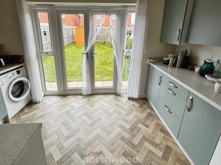 2 bedroom Semi-detached house to let in Farleigh Drive, Harworth, Doncaster, DN11