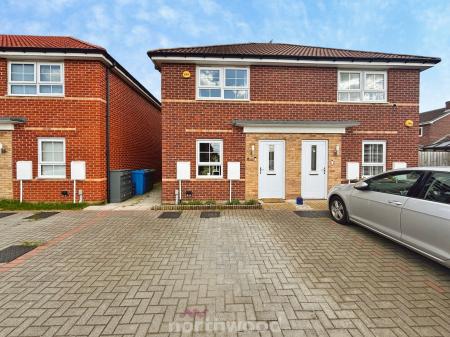 2 bedroom Semi-detached house to let in Farleigh Drive, Harworth, Doncaster, DN11