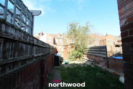 2 bedroom Terraced House to let in Cross Bank, Balby, Doncaster, DN4