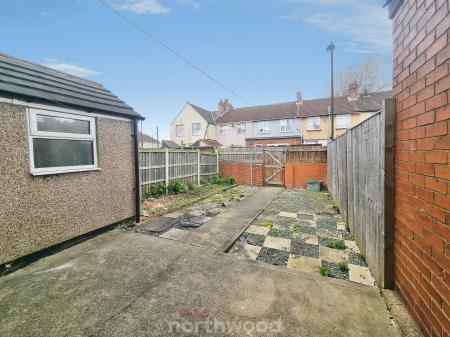3 bedroom Terraced House to let in Asquith Road, Bentley, Doncaster, DN5