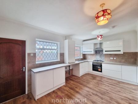 3 bedroom Terraced House to let in Asquith Road, Bentley, Doncaster, DN5