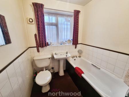 2 bedroom Bungalow for sale in Park Lane, Bessacarr, Doncaster, DN4